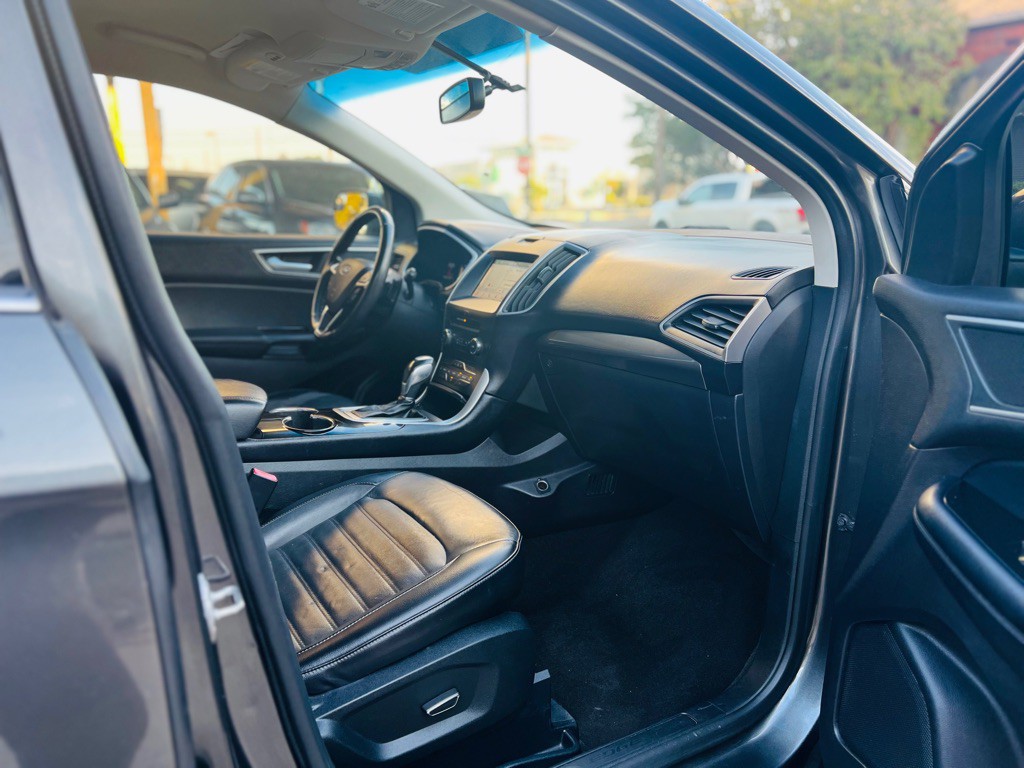 2018 Ford Edge Image 11