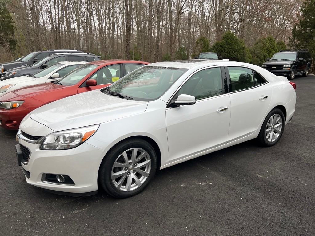 2016 Chevrolet Malibu Image 3