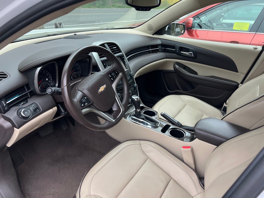 2016 Chevrolet Malibu Image 4