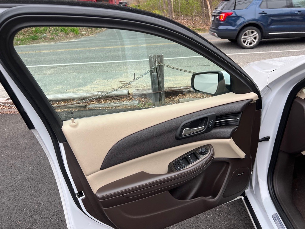 2016 Chevrolet Malibu Image 7