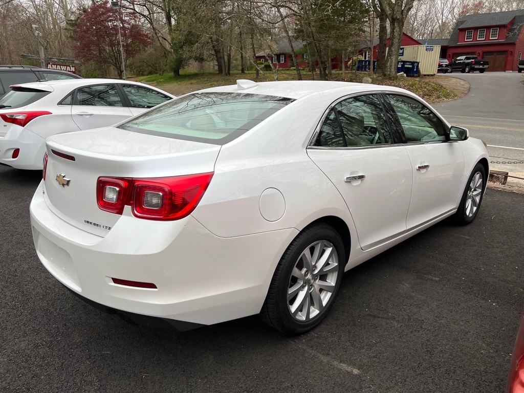 2016 Chevrolet Malibu Image 10