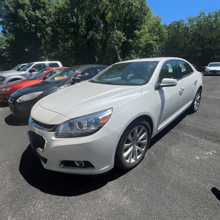 2016 Chevrolet Malibu Image 1