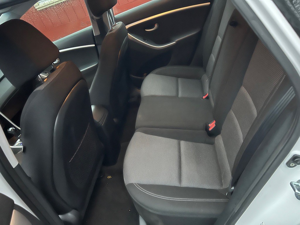 2016 Hyundai Elantra Image 8