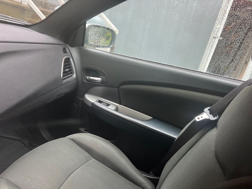 2011 Chrysler 200 Image 7