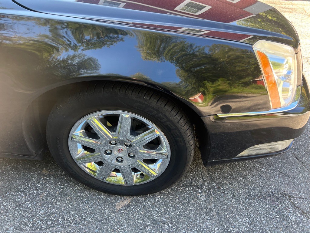 2011 Cadillac DTS Image 3