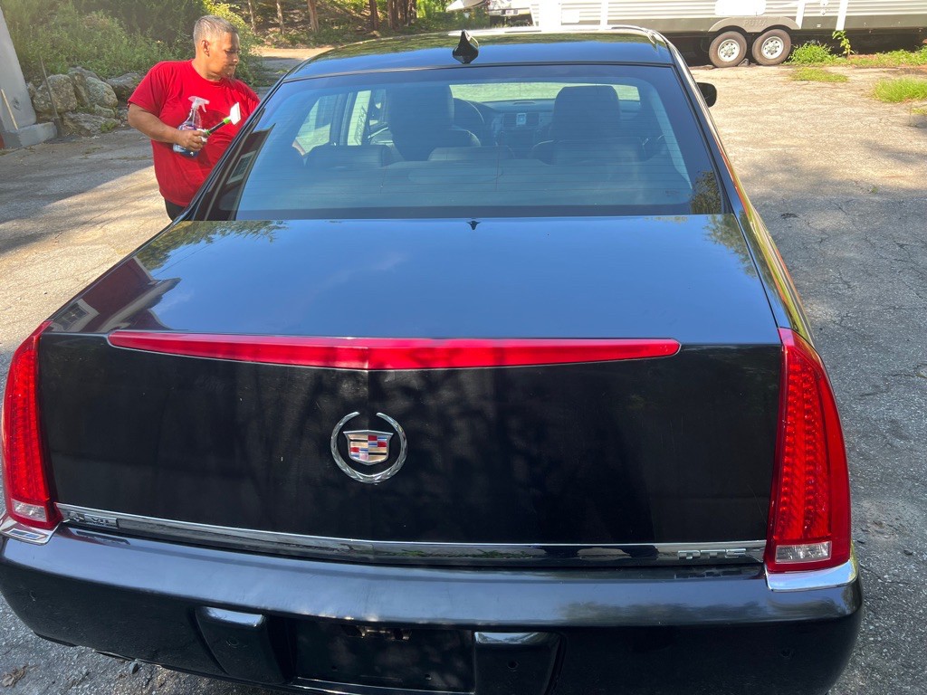 2011 Cadillac DTS Image 5