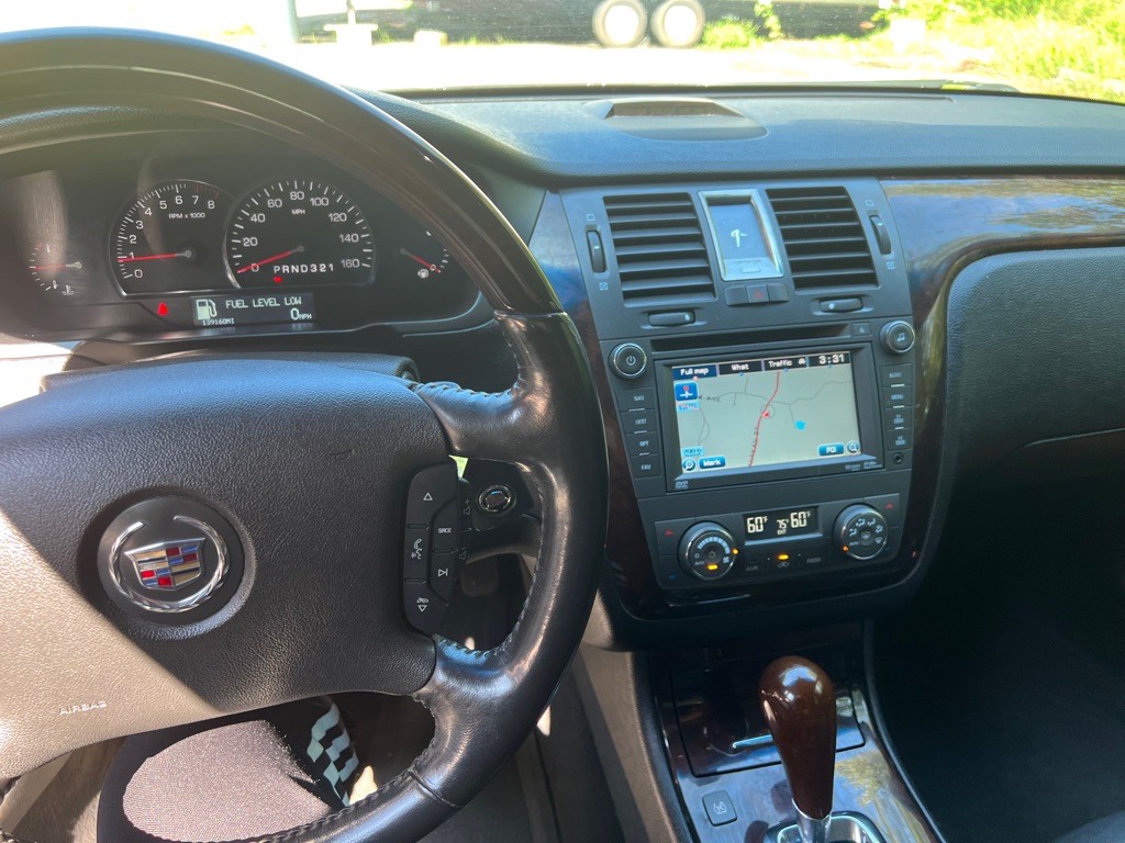 2011 Cadillac DTS Image 8