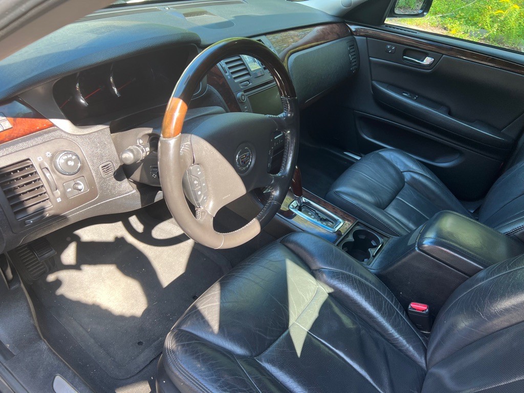 2011 Cadillac DTS Image 9