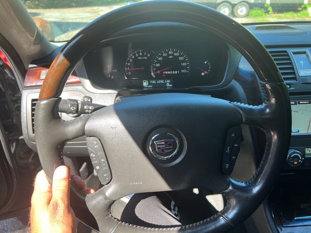 2011 Cadillac DTS Image 10