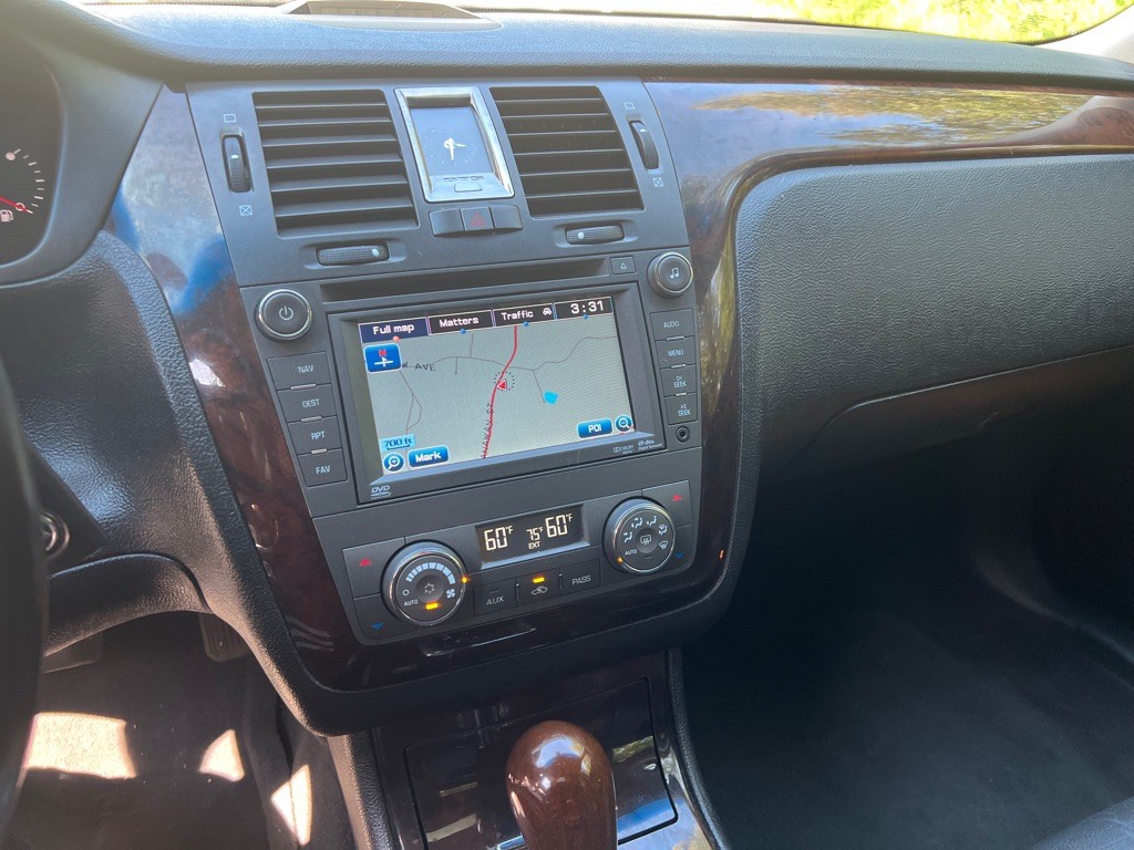 2011 Cadillac DTS Image 11