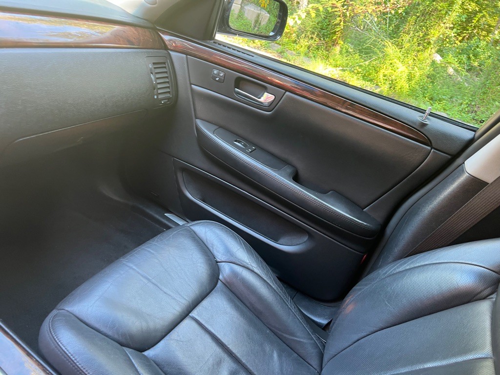 2011 Cadillac DTS Image 13