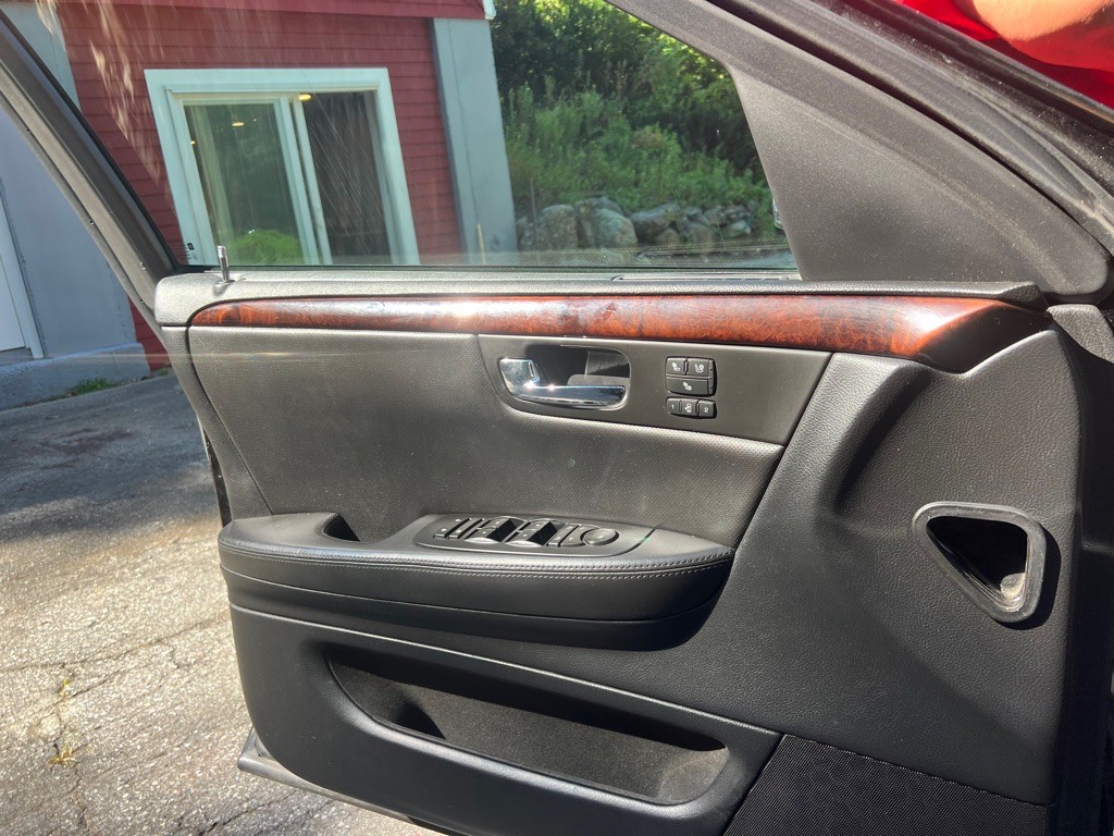 2011 Cadillac DTS Image 14