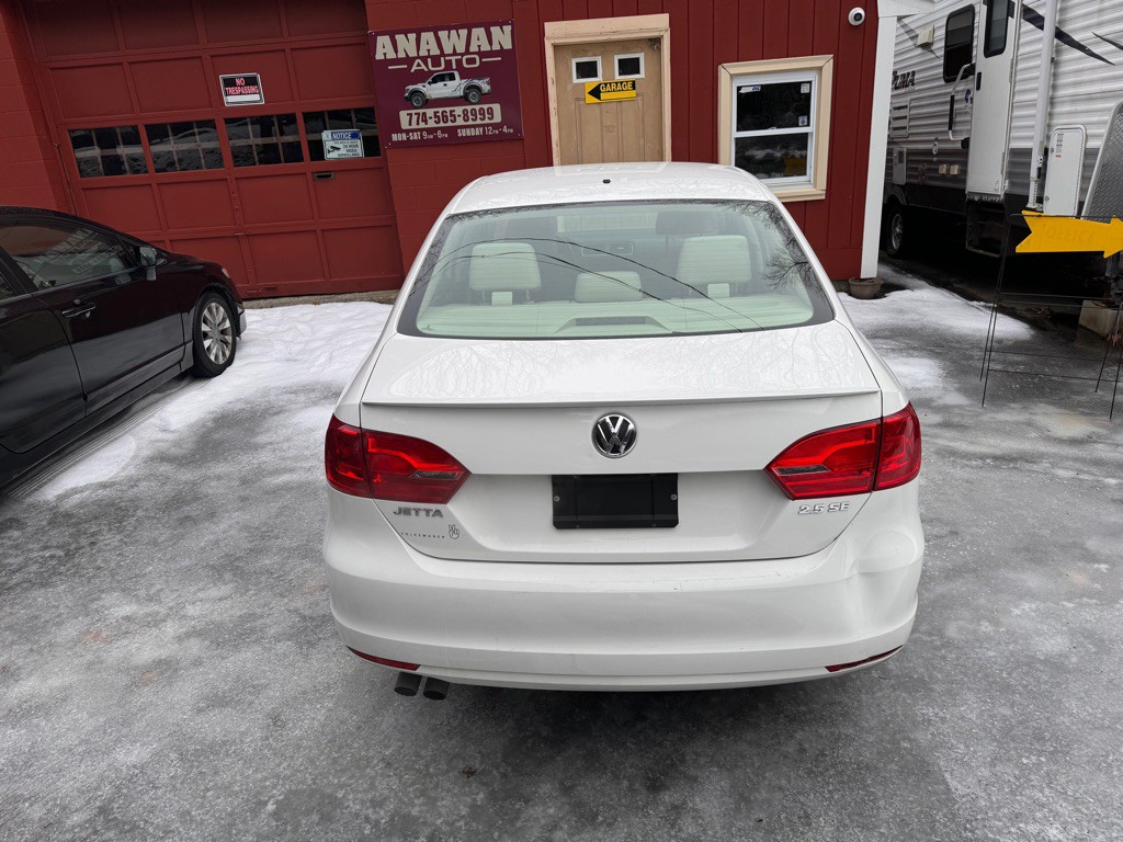 2013 Volkswagen Jetta Image 2
