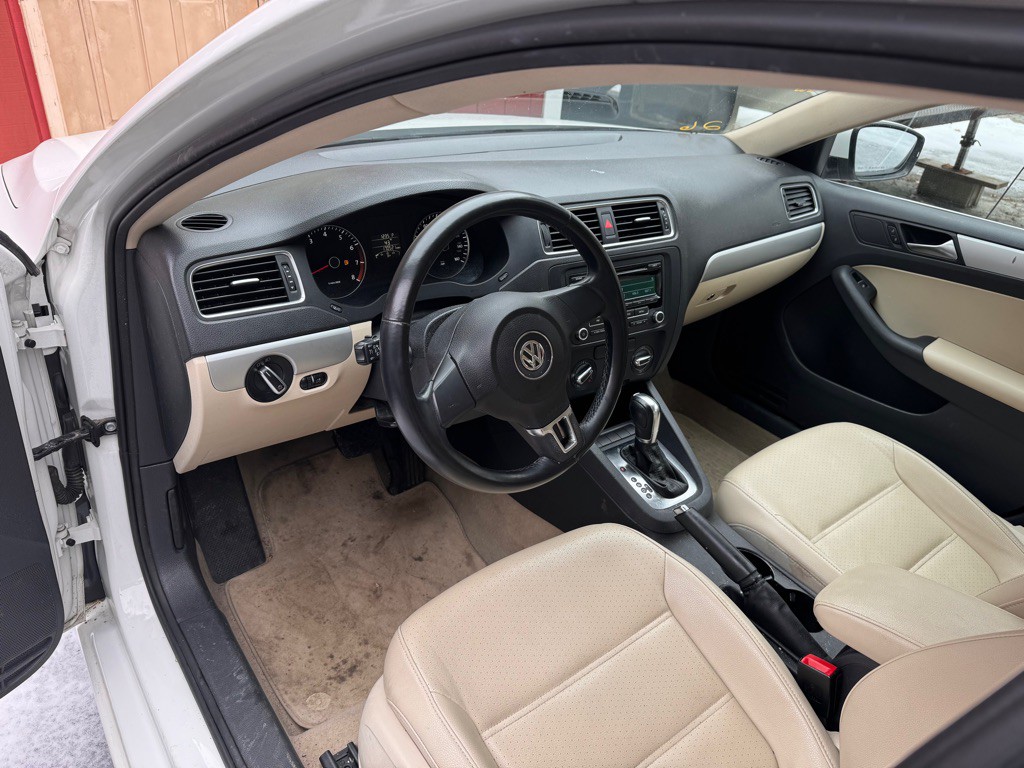 2013 Volkswagen Jetta Image 8