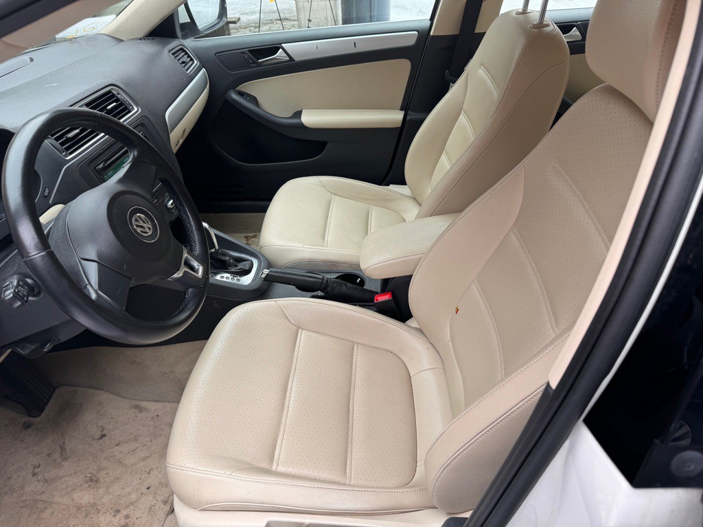 2013 Volkswagen Jetta Image 9