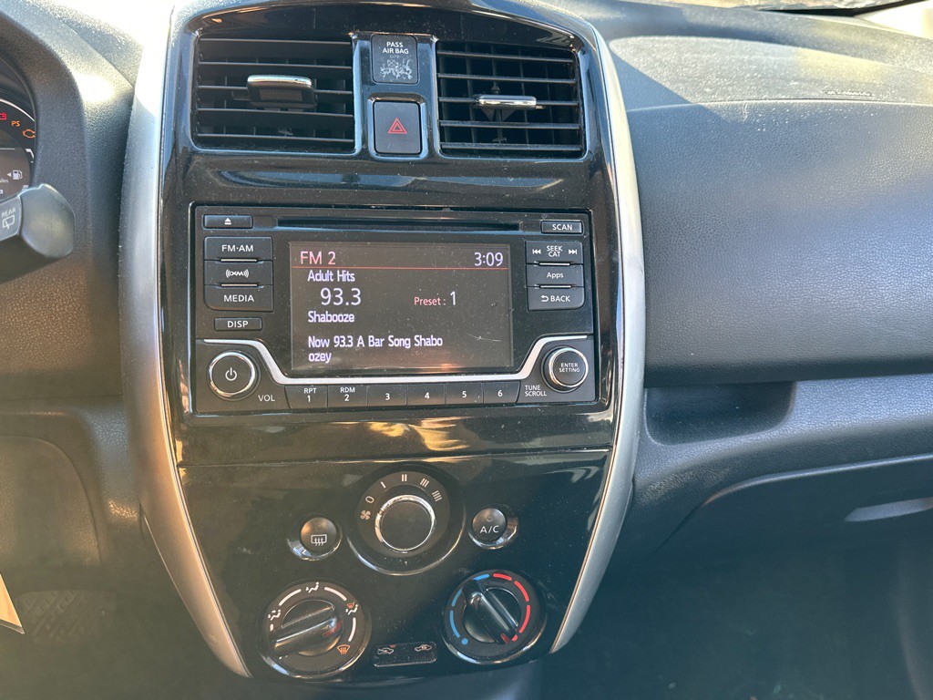2016 Nissan Versa Image 4