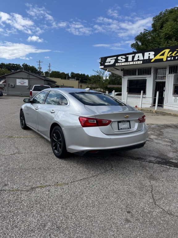 2017 Chevrolet Malibu Image 3