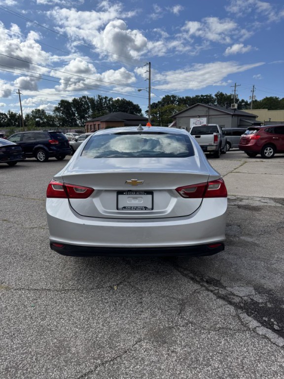 2017 Chevrolet Malibu Image 4