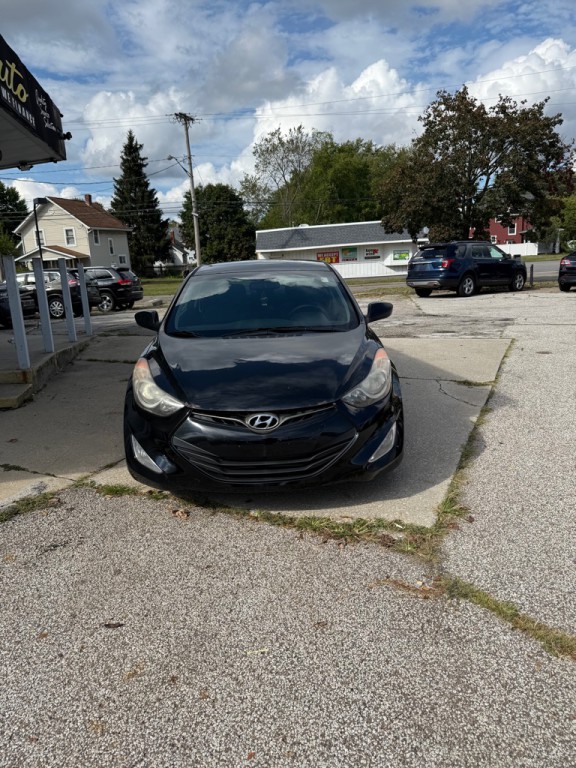 2013 Hyundai Elantra Image 2