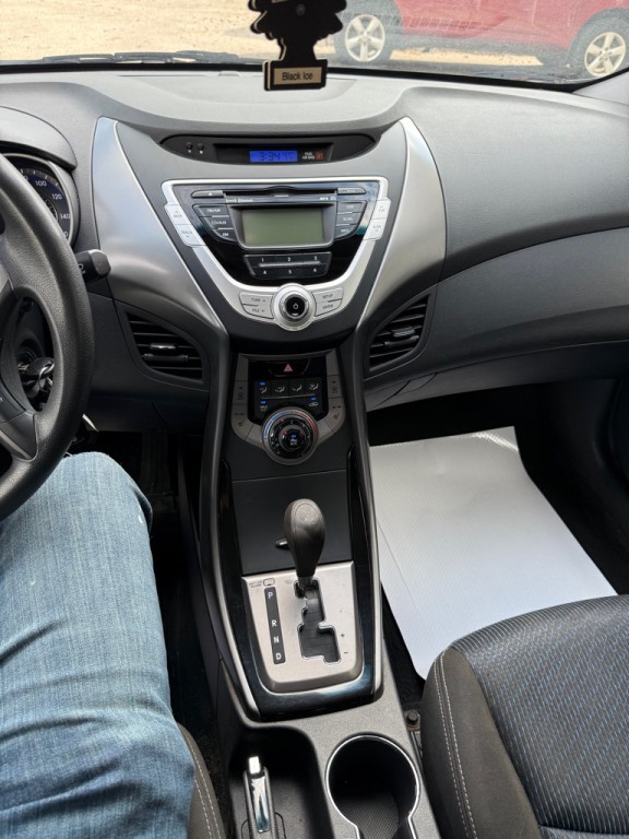 2013 Hyundai Elantra Image 13