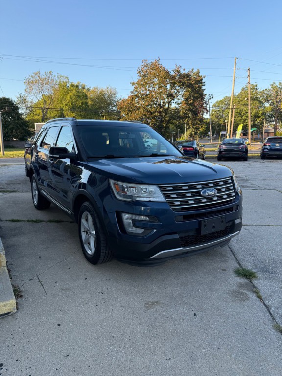 2016 Ford Explorer Image 2