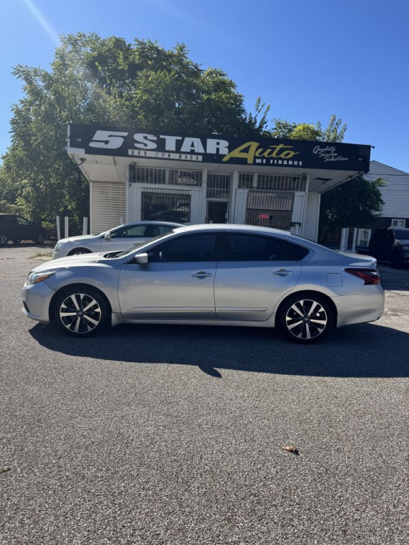 2017 Nissan Altima Image 2