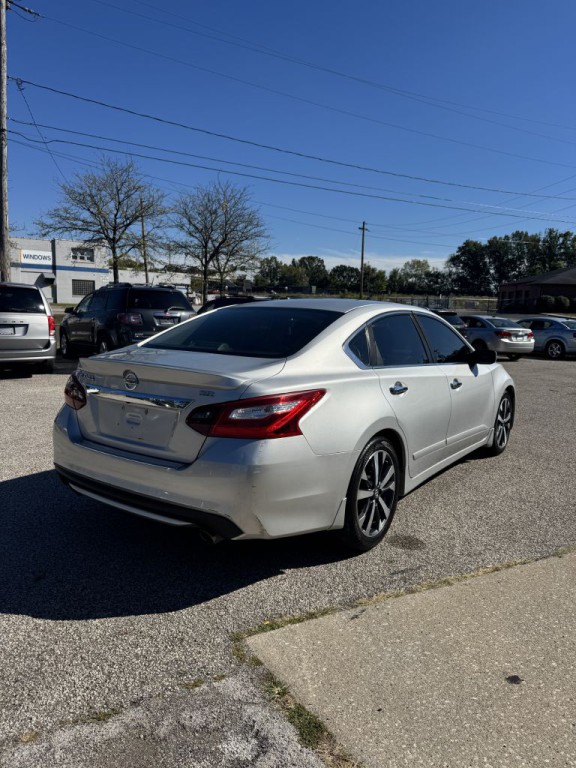 2017 Nissan Altima Image 5
