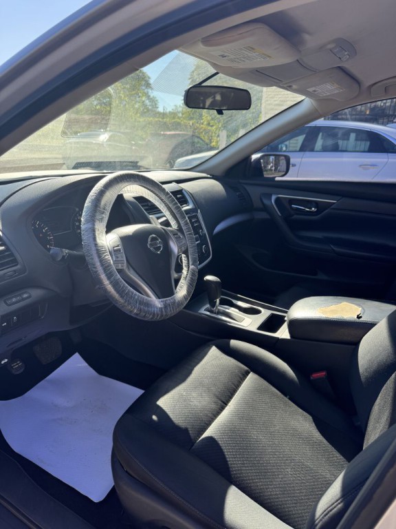 2017 Nissan Altima Image 8
