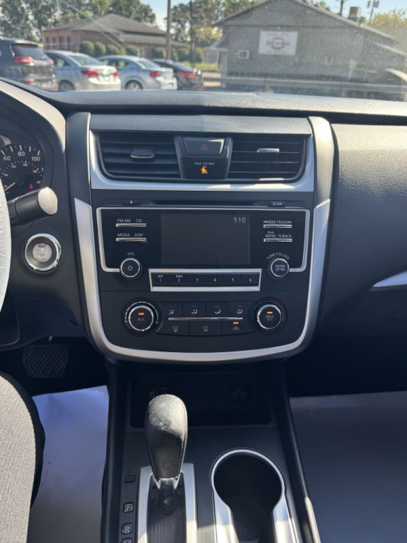 2017 Nissan Altima Image 12