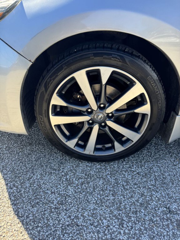 2017 Nissan Altima Image 19