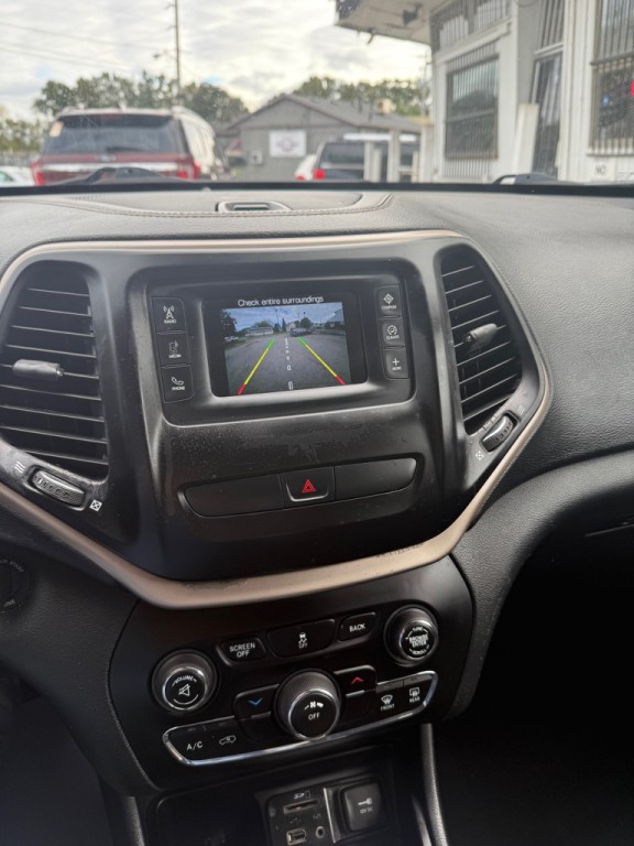 2016 Jeep Cherokee Image 19