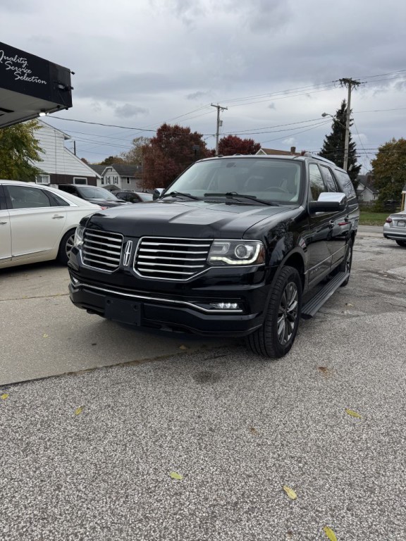 2017 Lincoln Navigator Image 1