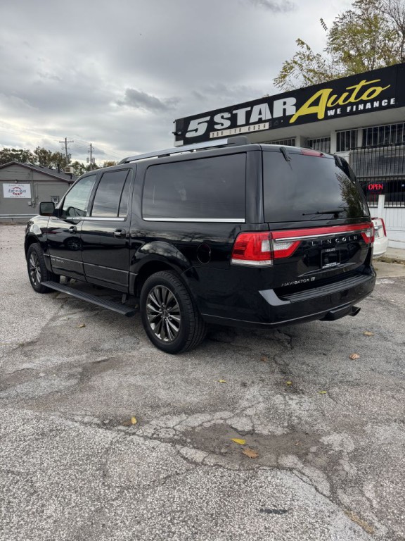 2017 Lincoln Navigator Image 3