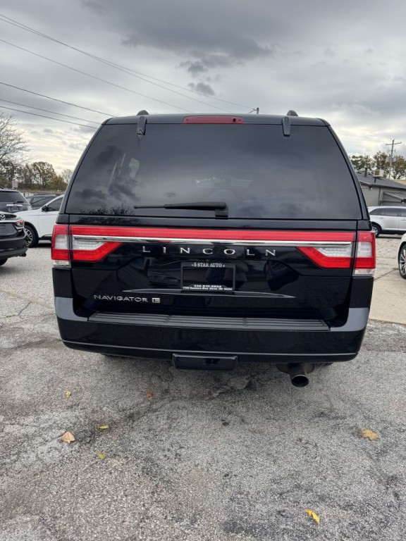 2017 Lincoln Navigator Image 4