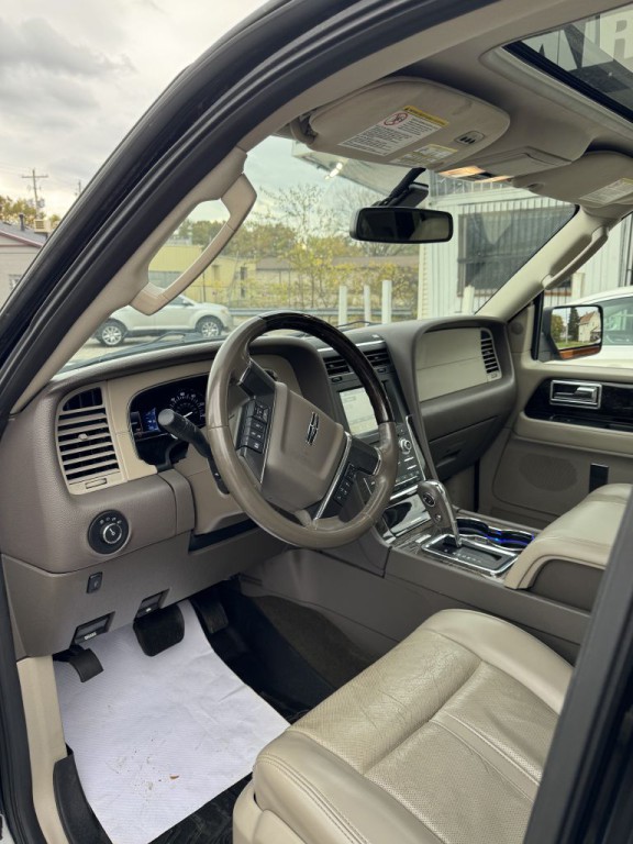 2017 Lincoln Navigator Image 13