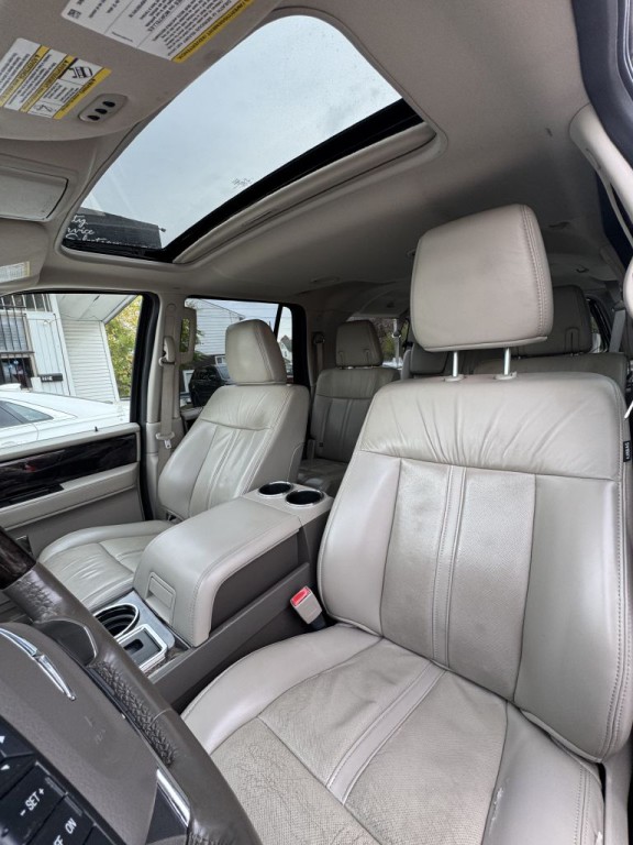 2017 Lincoln Navigator Image 14