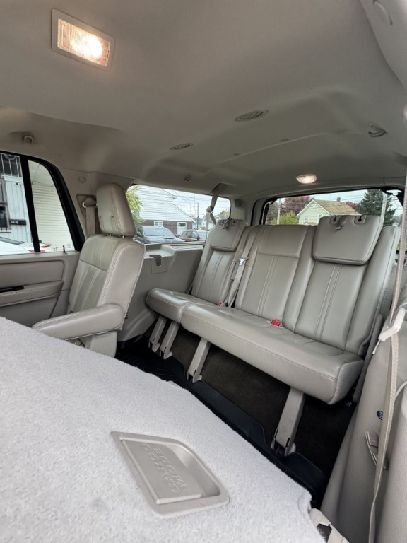 2017 Lincoln Navigator Image 28