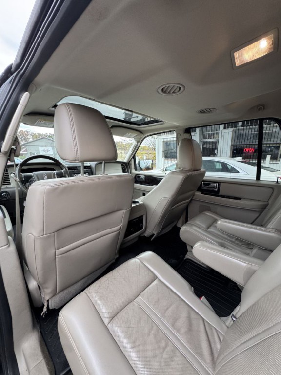 2017 Lincoln Navigator Image 33