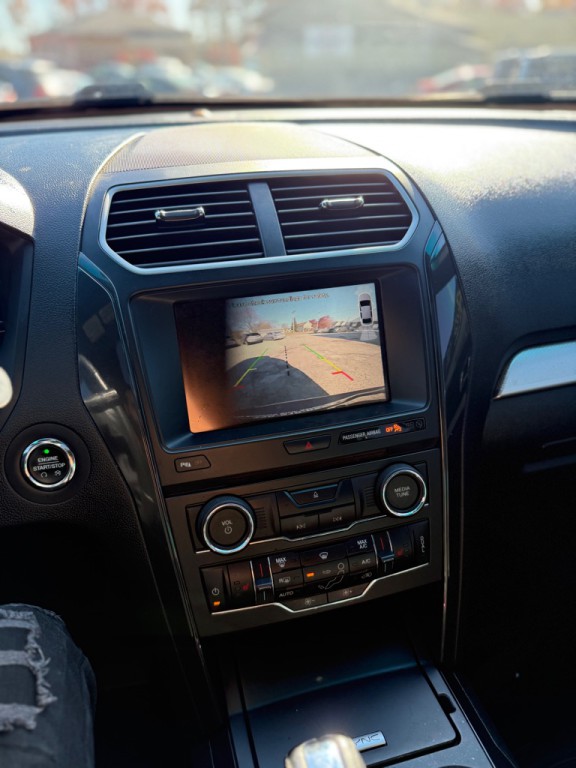 2016 Ford Explorer Image 22