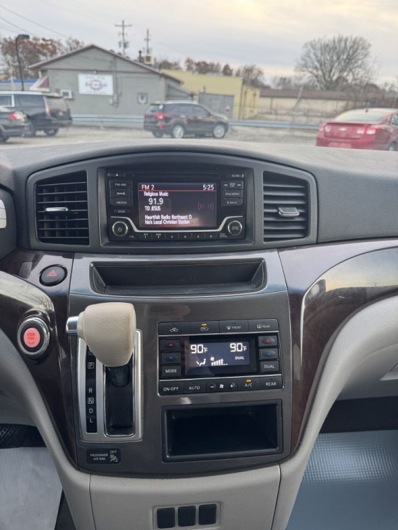 2017 Nissan Quest Image 15