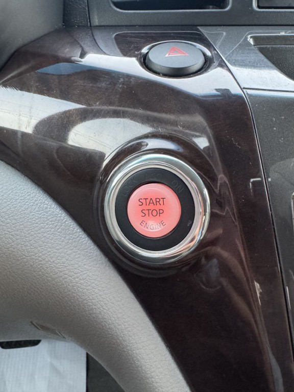 2017 Nissan Quest Image 16