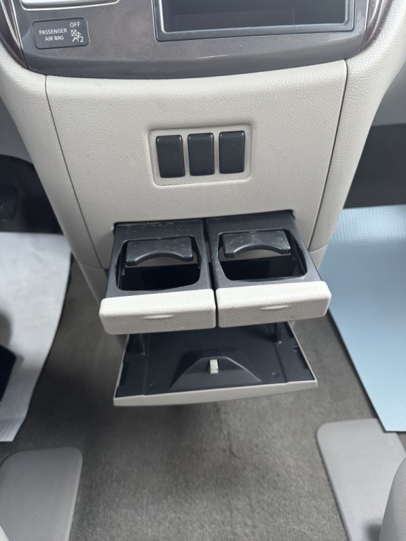 2017 Nissan Quest Image 17