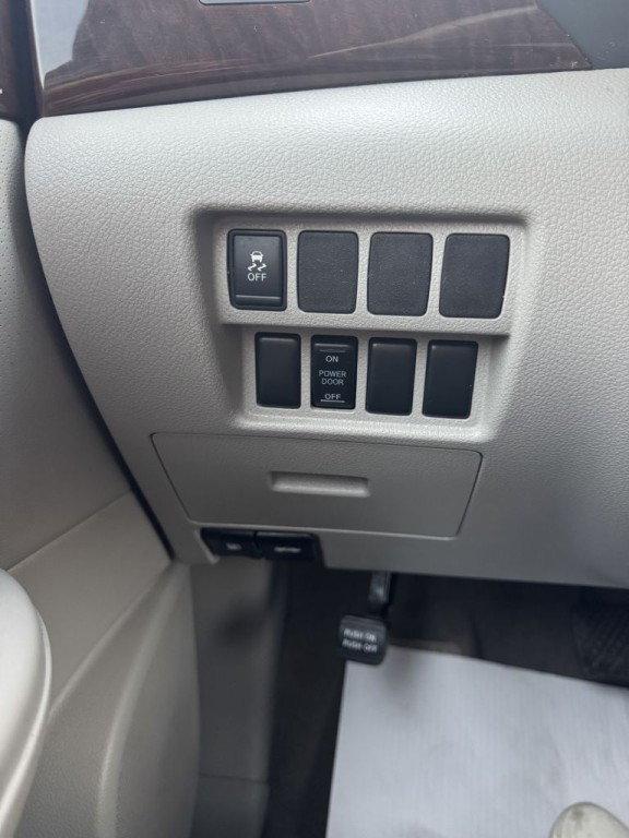 2017 Nissan Quest Image 19