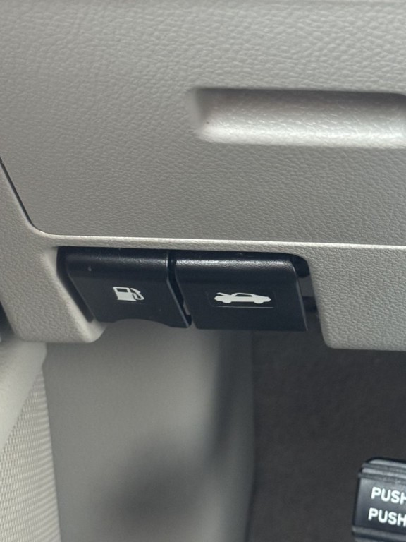 2017 Nissan Quest Image 20