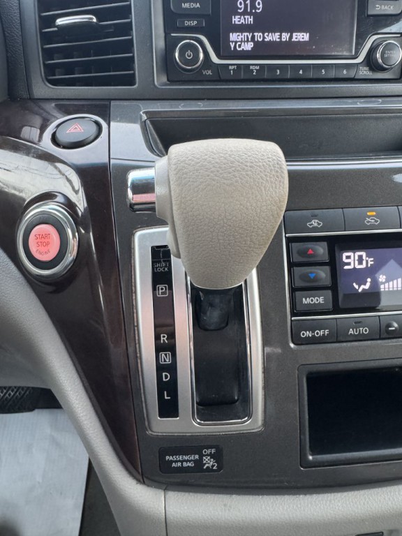 2017 Nissan Quest Image 22
