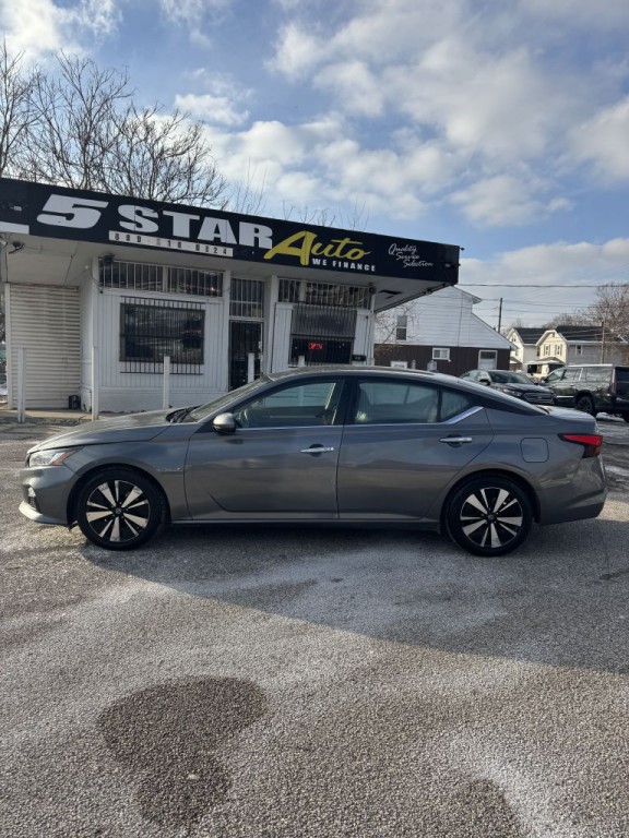 2021 Nissan Altima Image 2