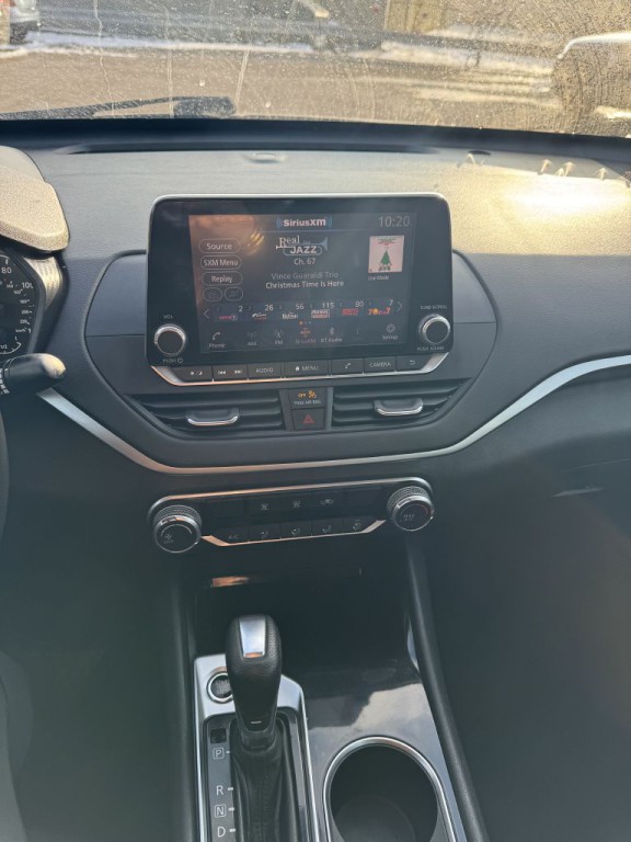 2021 Nissan Altima Image 17