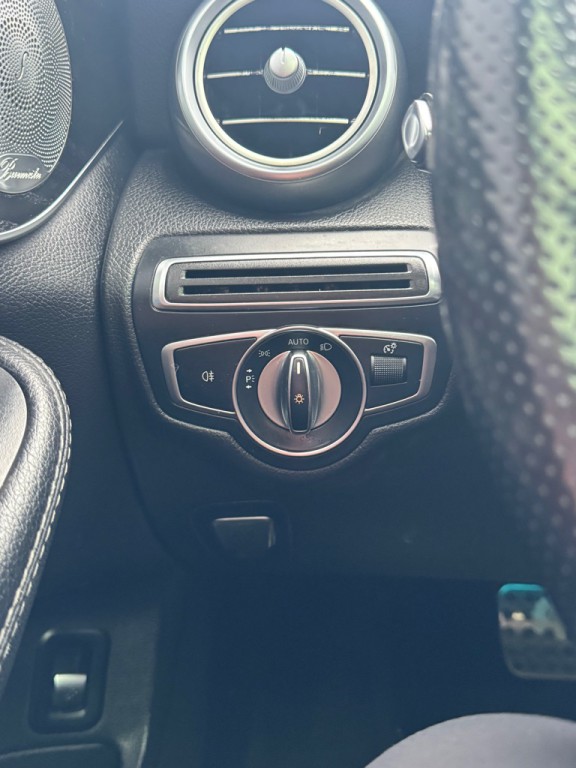 2017 Mercedes-Benz C-Class Image 24