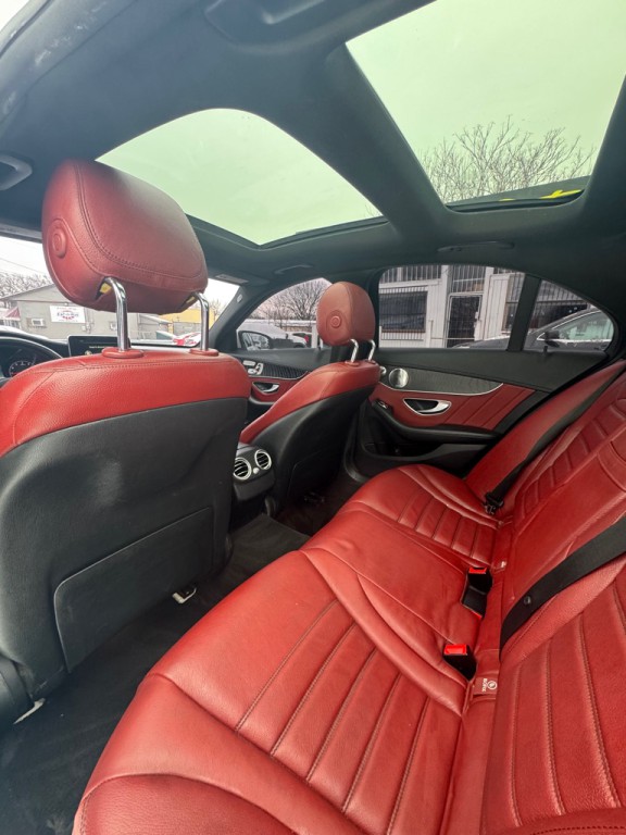 2017 Mercedes-Benz C-Class Image 28