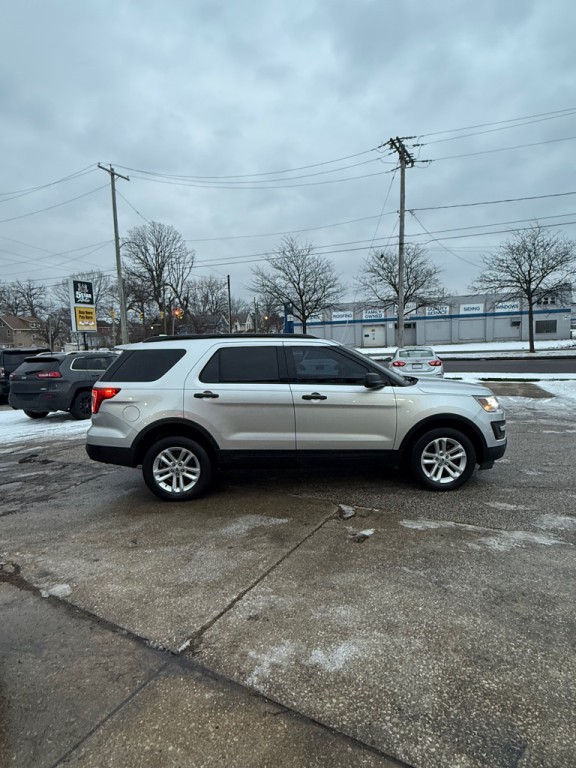 2017 Ford Explorer Image 8